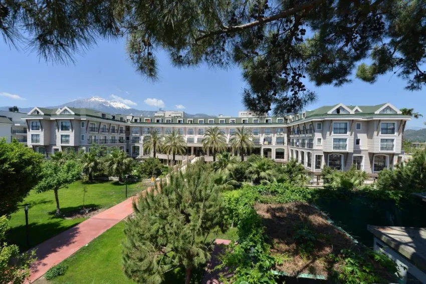 LUCIDA BEACH HOTEL  5*-13