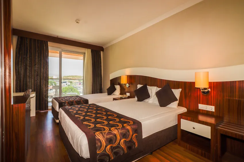 THRONE BEACH RESORT & SPA  5*-5