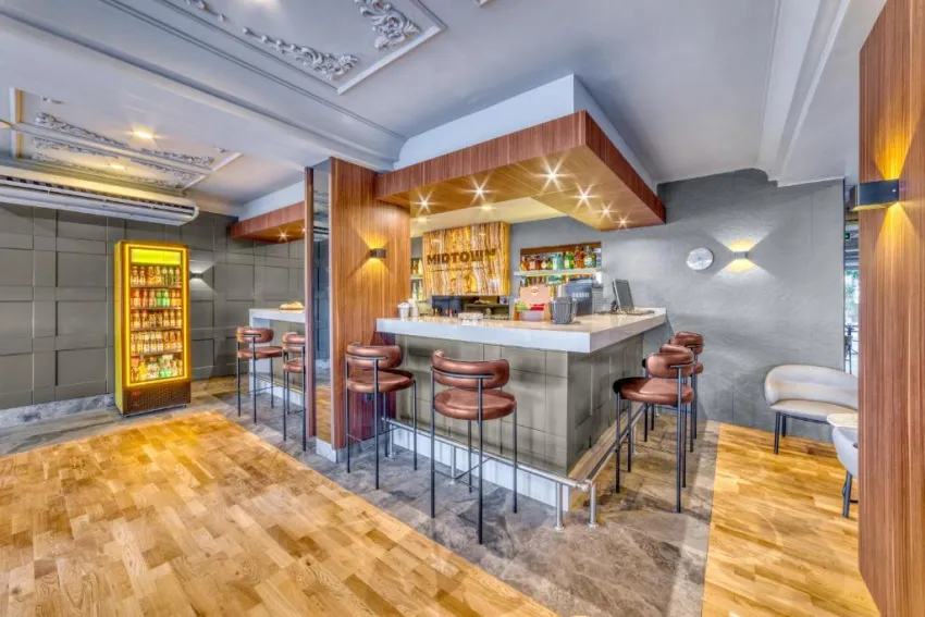 NUMA PORT HOTEL  3*-7