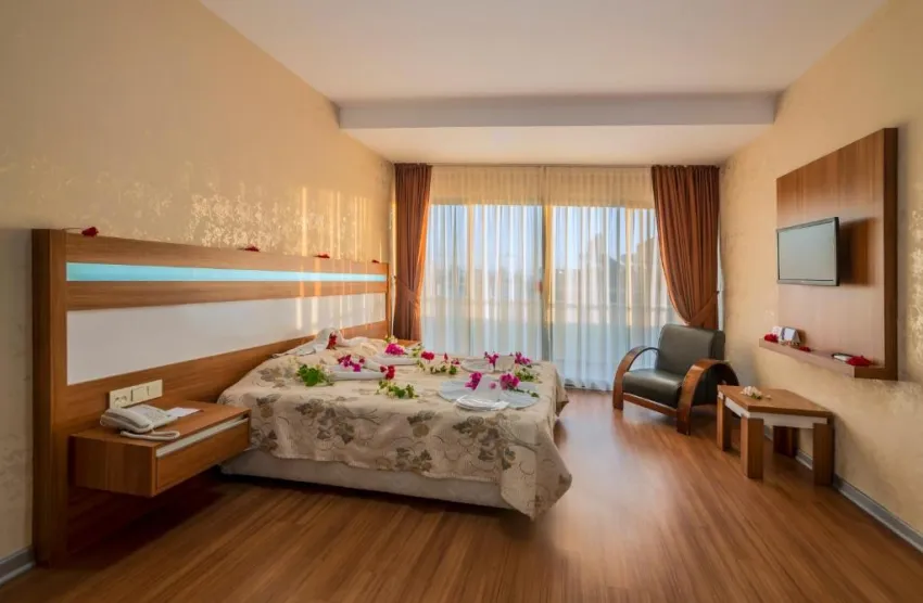 SANTA MARINA HOTEL  3*-4