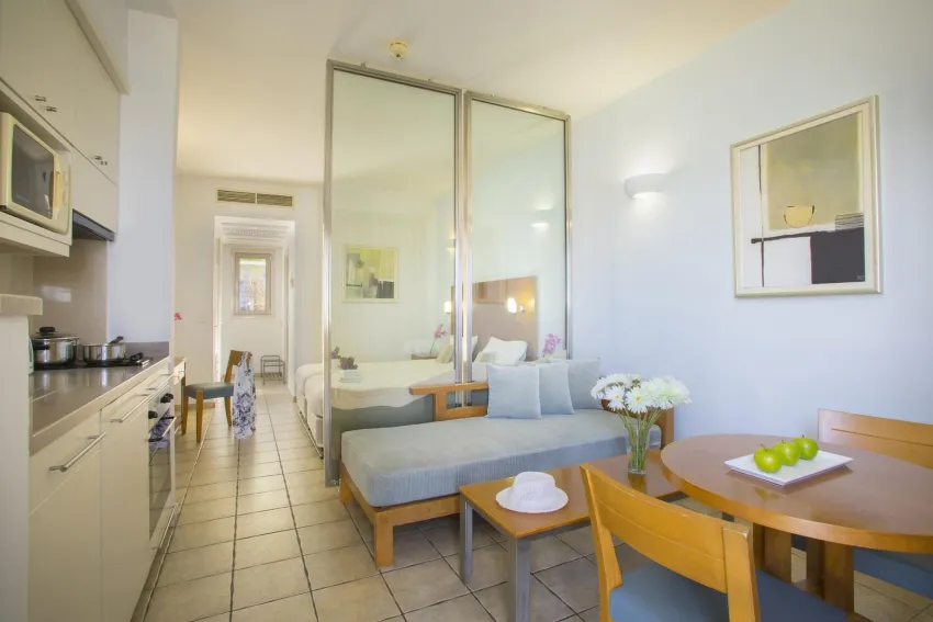 Louis Althea Beach 4*-10