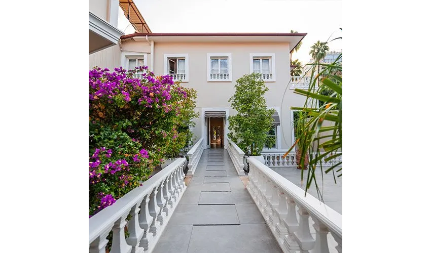 Elegance East Hotel - Boutique Class 4*-5