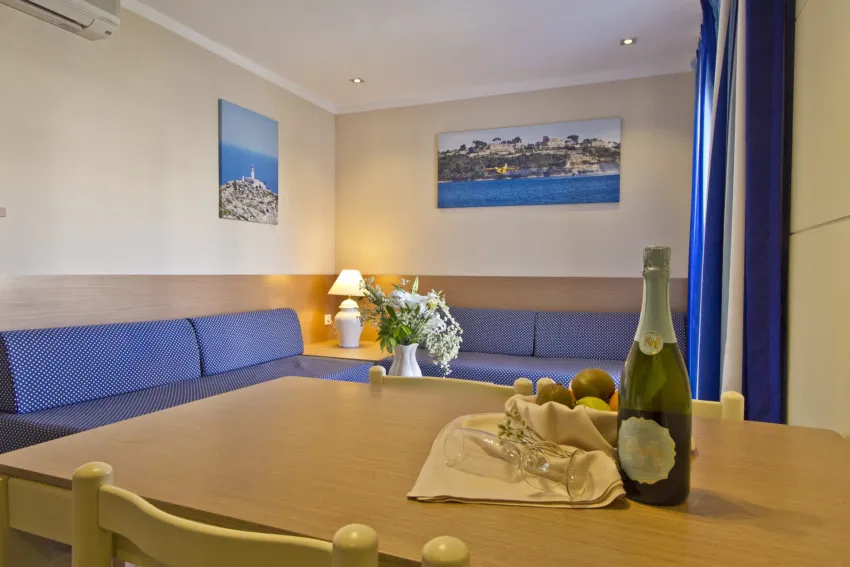 Flora Aparthotel 3*-5