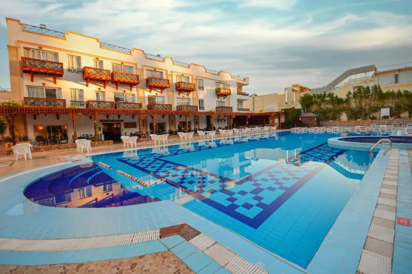 FALCON NAAMA STAR  3*-6