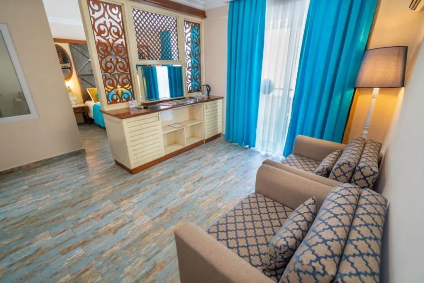 CLUB BIG BLUE SUITE HOTEL  4*-5