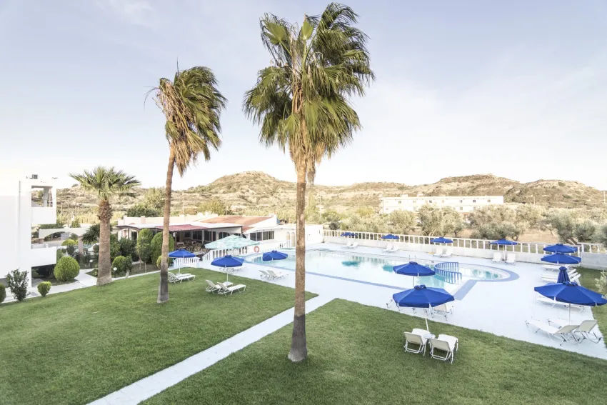 Tivoli Hotel and Apartments 3*-11