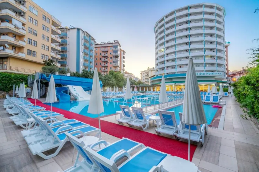 BLUE STAR HOTEL  4*-23