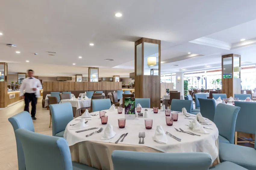 Zafiro Palmanova -80