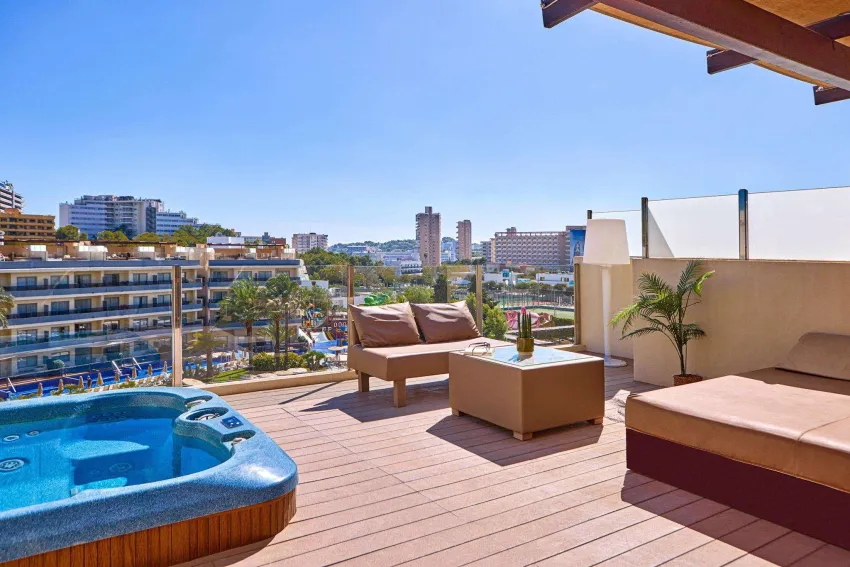 Zafiro Palmanova -30