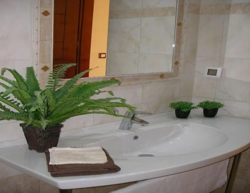 Mariana Hotel and Studios 3*-9