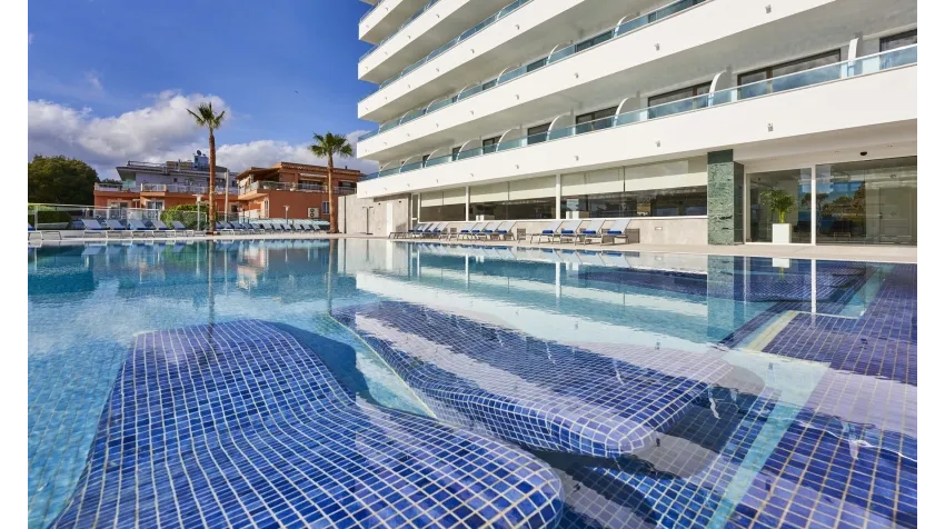 Globales Torrenova Adults Only 3*-18