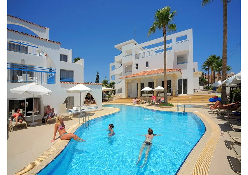 Petrosana Hotel Apartments 3*-1