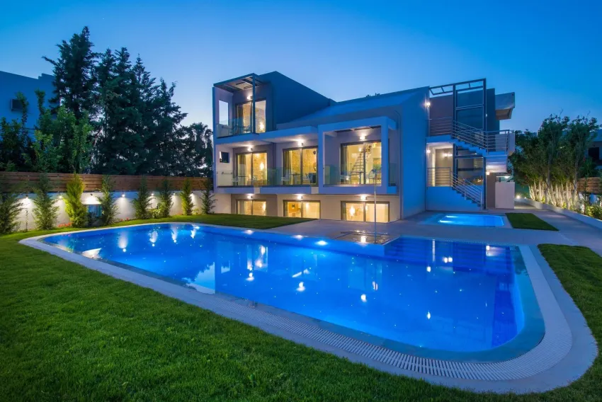 Mary Hotel and Mary Royal Suites 3*-9