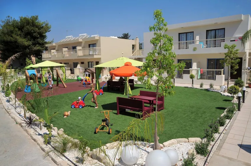 Nelia Gardens 4*-5