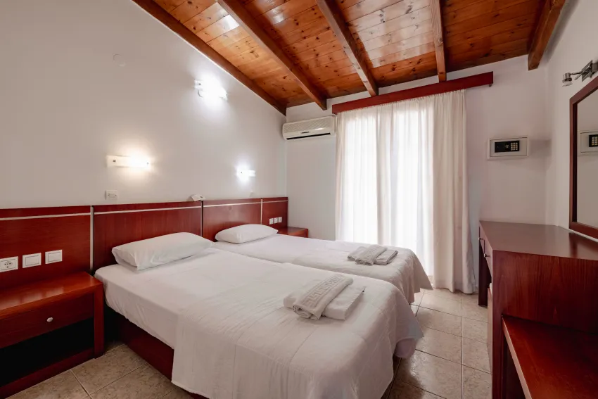 Canadian Hotel 3*-34