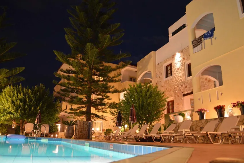 Nikos Apartments 3*-1
