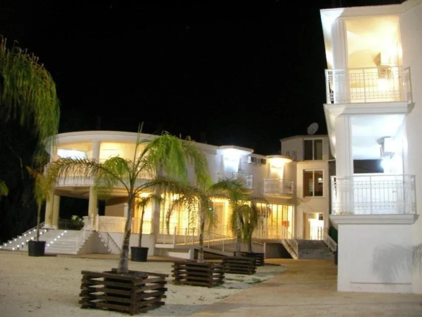 Mariana Hotel and Studios 3*-2
