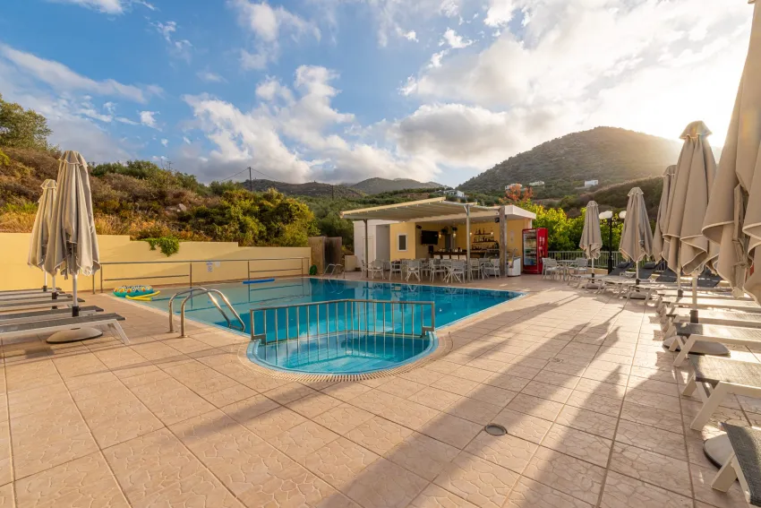 Elpis Studios and Apts 3*-7