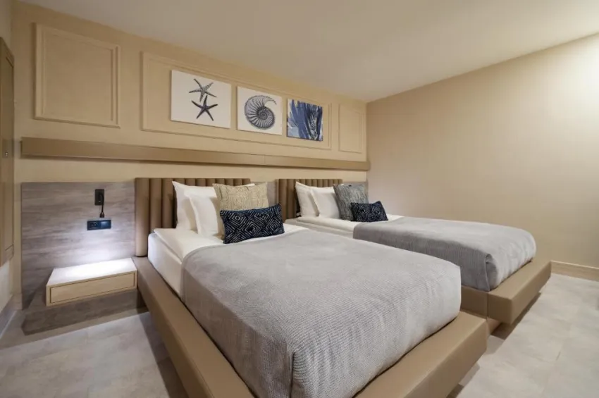 LIU RESORTS  5*-27
