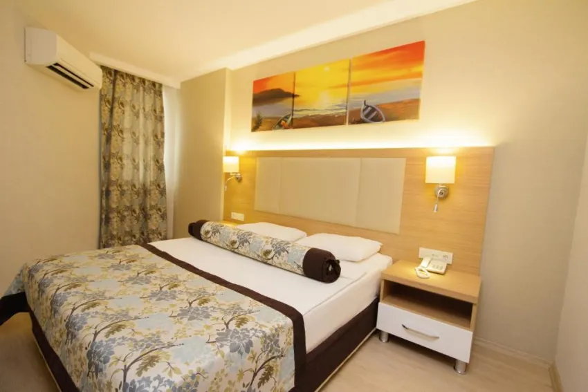 BLUE WAVE SUITE HOTEL  4*-7