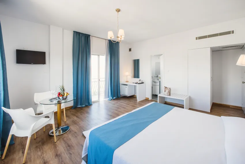 Mikes Kanarium 3*-15