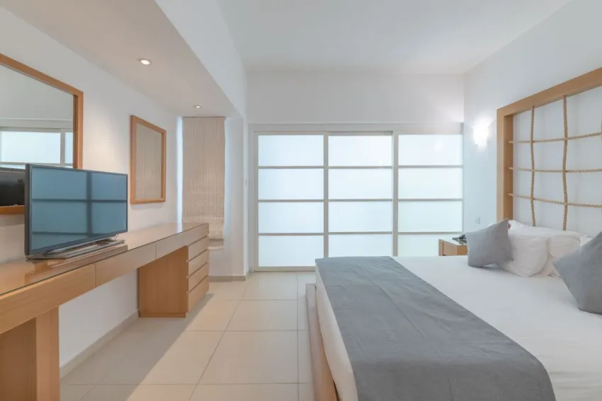 Napa Mermaid Hotel & Suites 4*-17