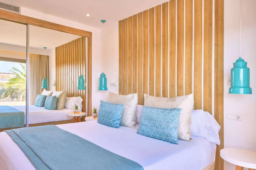 Zafiro Palmanova -17