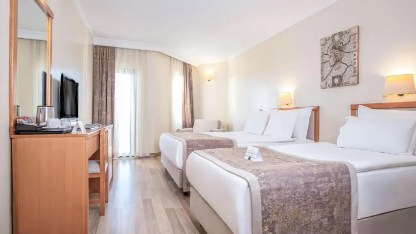 MIRAMARE QUEEN HOTEL  4*-9