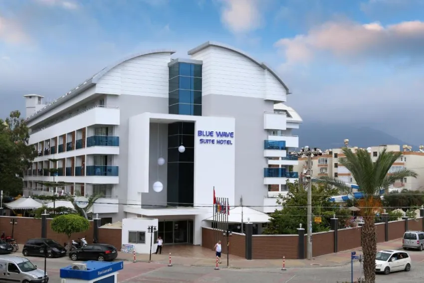 BLUE WAVE SUITE HOTEL  4*-8