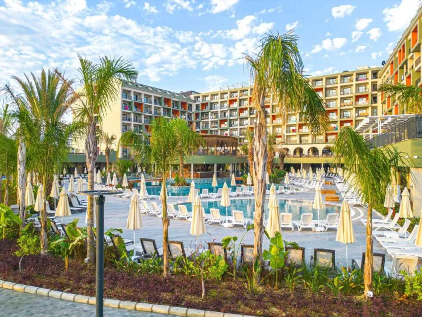 DREAM FUN WORLD HOTEL  5*-7