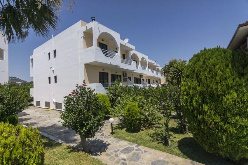 Tivoli Hotel and Apartments 3*-32