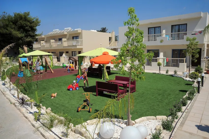 Nelia Gardens 4*-53