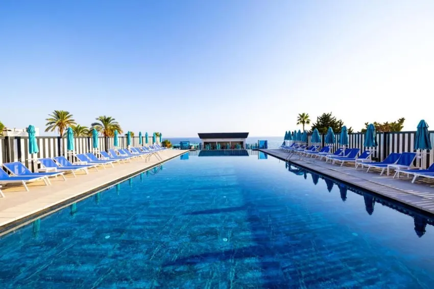 GRANADA LUXURY RED (ADULTS ONLY 16+)  5*-9