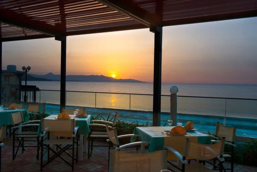 Golden Bay Hotel And Bungalows 4*-7