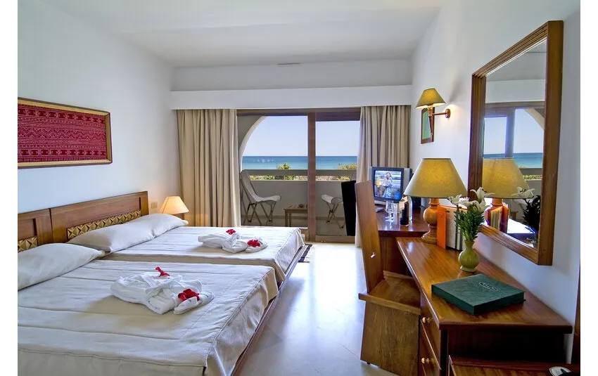 THE ORANGERS BEACH RESORT & BUNGALOW  4*-16