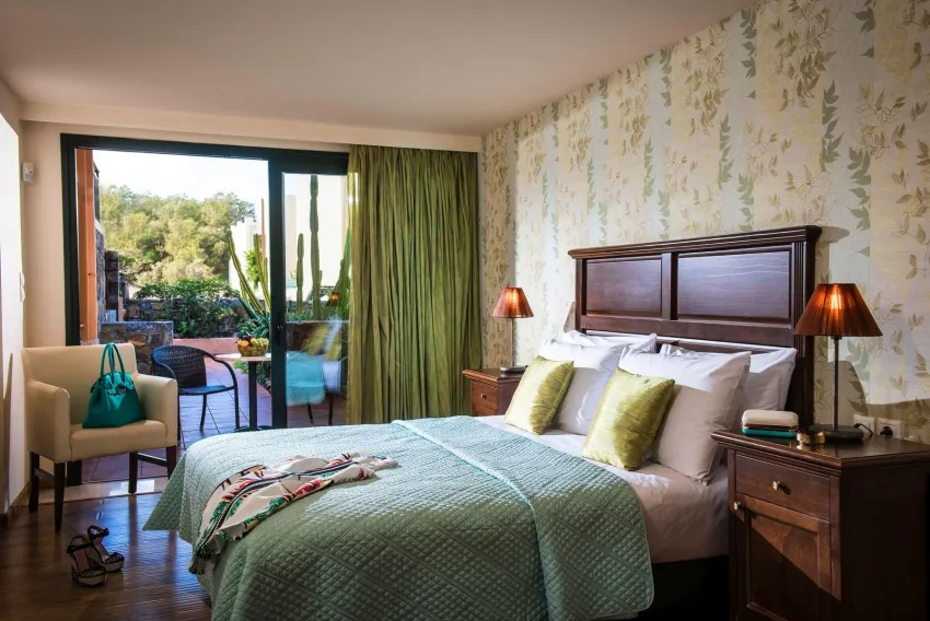Koutrakis Suites 4*-11