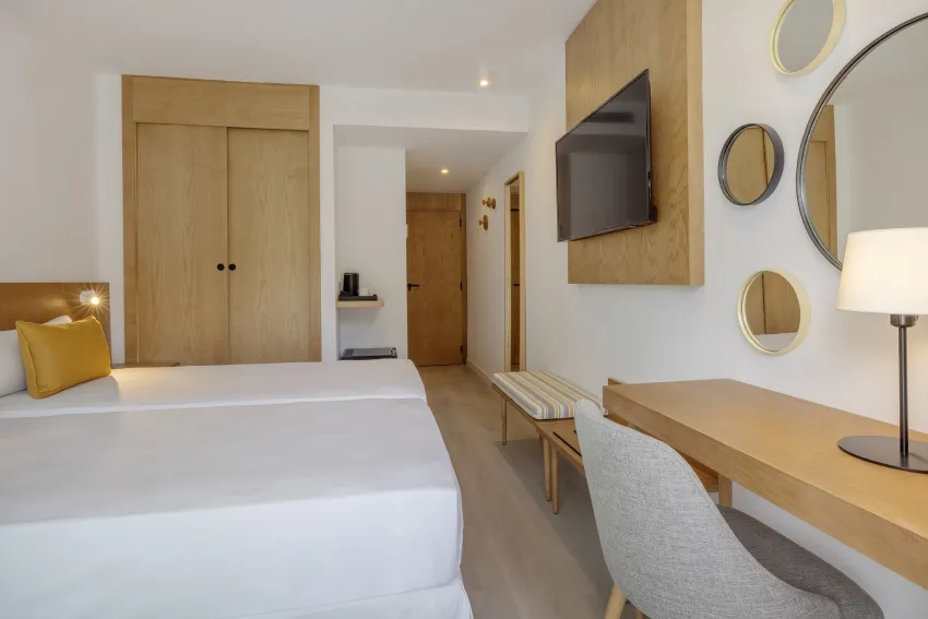 HM Isabela – Adults Only 4*-14