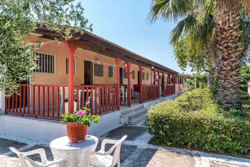 Roussas Studios and Apartments 3*-4