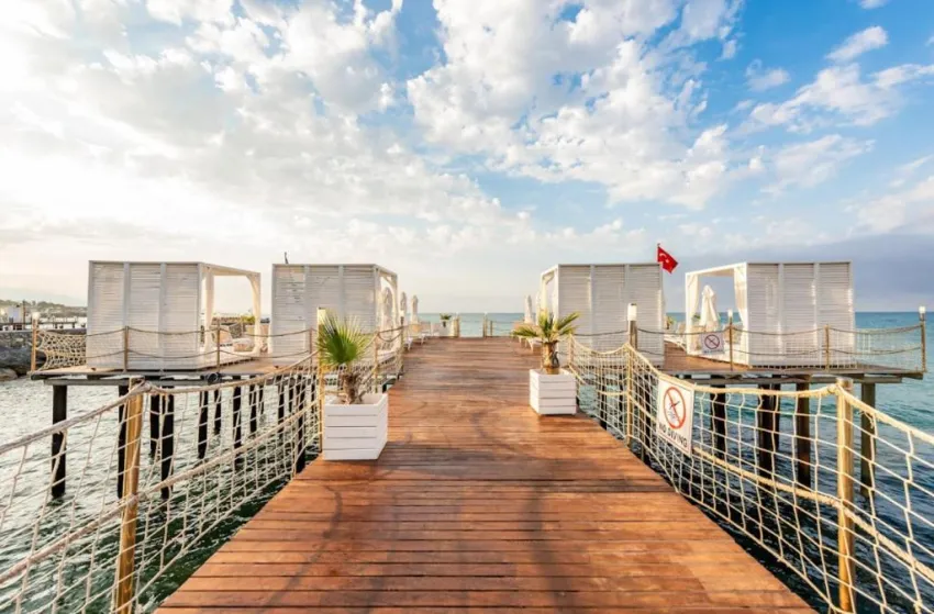 WHITE CITY BEACH (ADULTS ONLY 16+)  5*-8