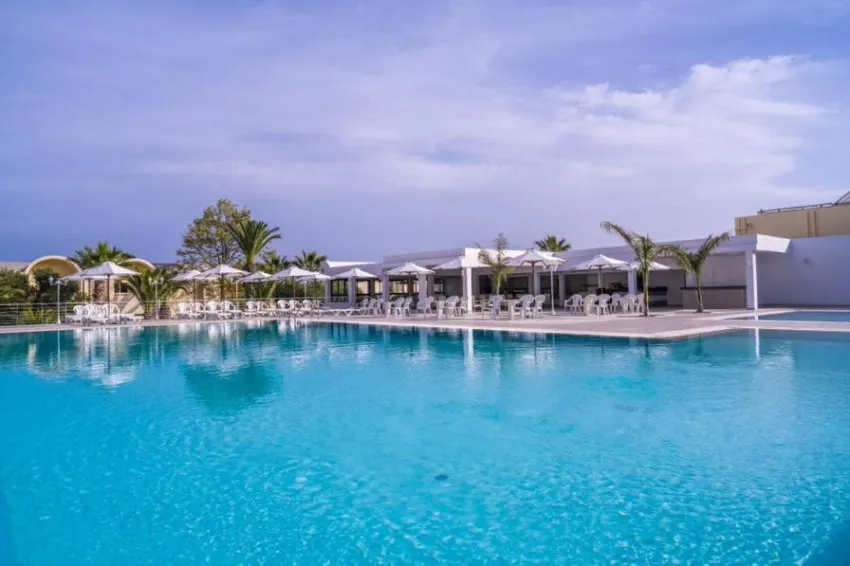 NOVOSTAR DAR KHAYAM  3*-23