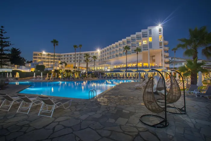 Leonardo Plaza Cypria Maris Beach Hotel and Spa 4* - Paphos - Cipru