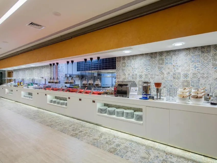 HOLIDAY INN ANTALYA LARA  4*-13