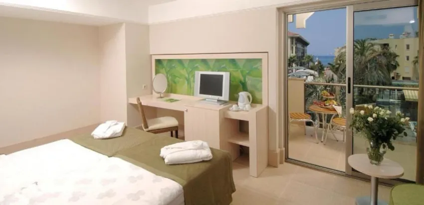 AMBASSADOR HOTEL  4*-10