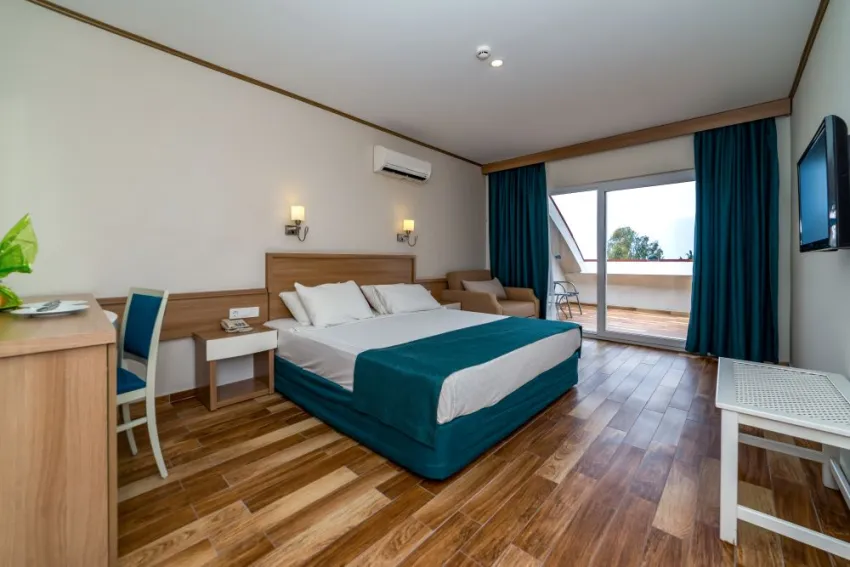 ARMAS GREEN FUGLA BEACH  4*-19