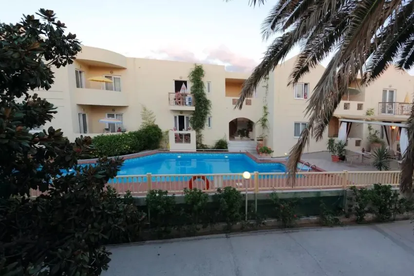 Lambrinos Suites 2*-10