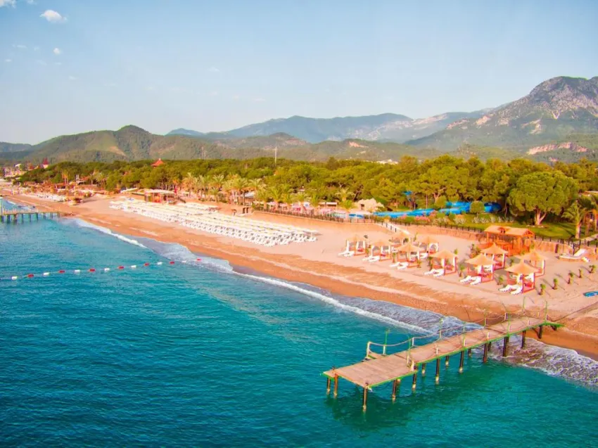 PIRATES BEACH CLUB  5*-31