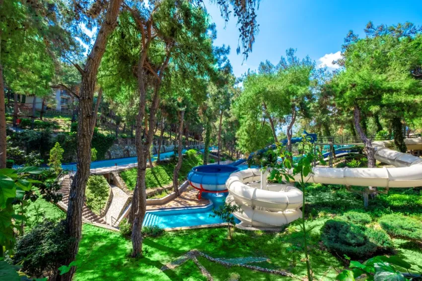 UTOPIA WORLD HOTEL  5*-6