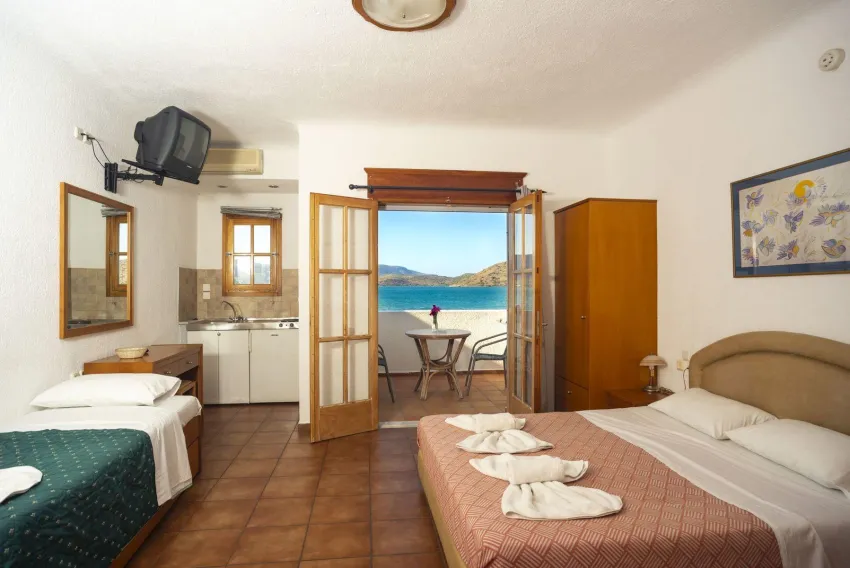 Alikes Studios & Suites 4*-8