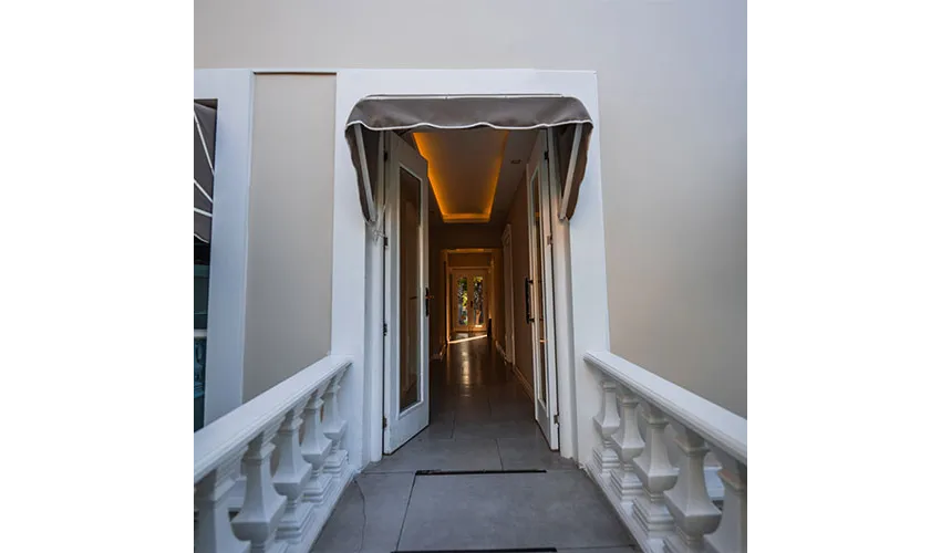 Elegance East Hotel - Boutique Class 4*-4