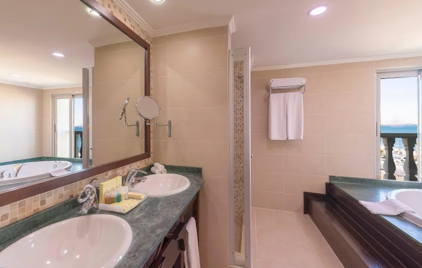 Crowne Plaza Antalya 5*-502